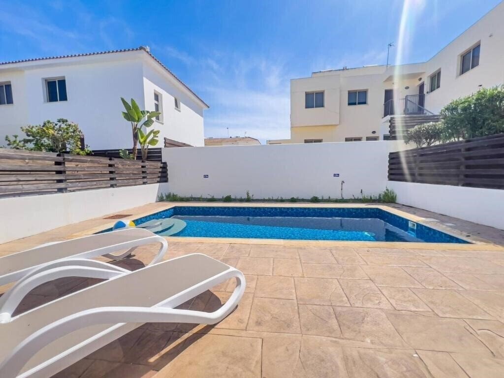 Готель Pernera Seaside Villa - Sun, Sea, Poolside Bliss 4*