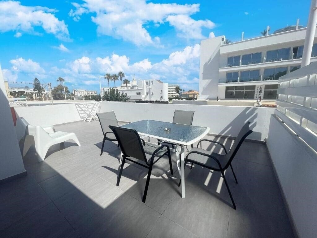 Готель Christina Apartment 3*