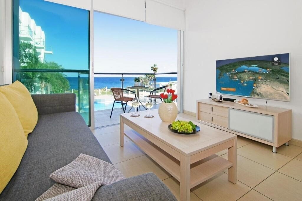 Отель Veronica - Coralli Beachfront Apartment 3*