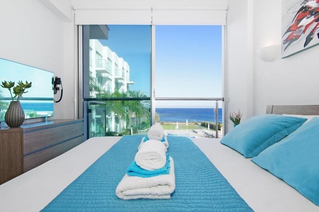 Фото Veronica - Coralli Beachfront Apartment 3*