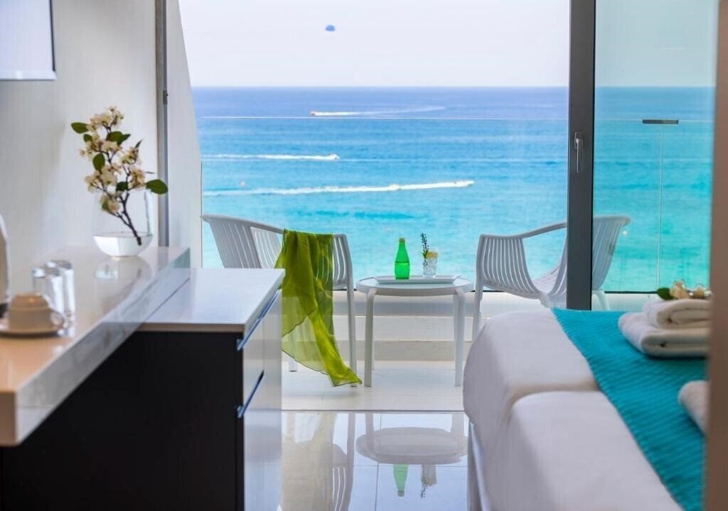 Готель Silver Sands Beach Hotel 3*