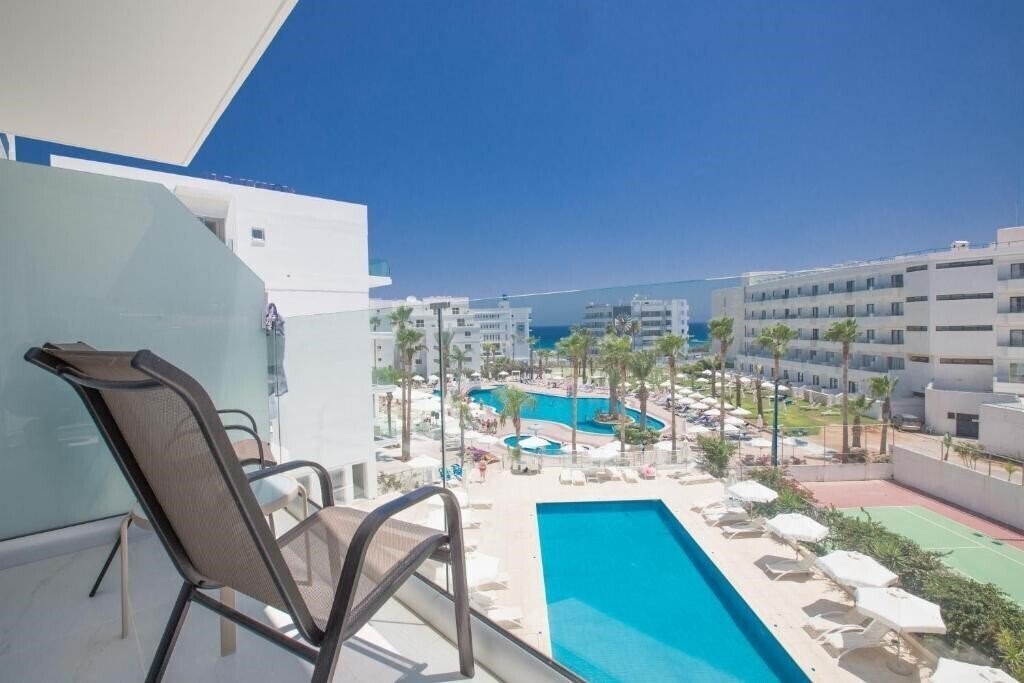 Фотографія Tsokkos Beach Hotel Protaras 4*