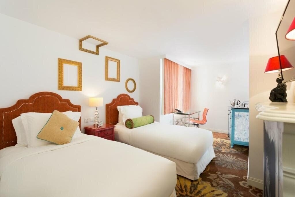 Фотография The Luxe Manor 4*