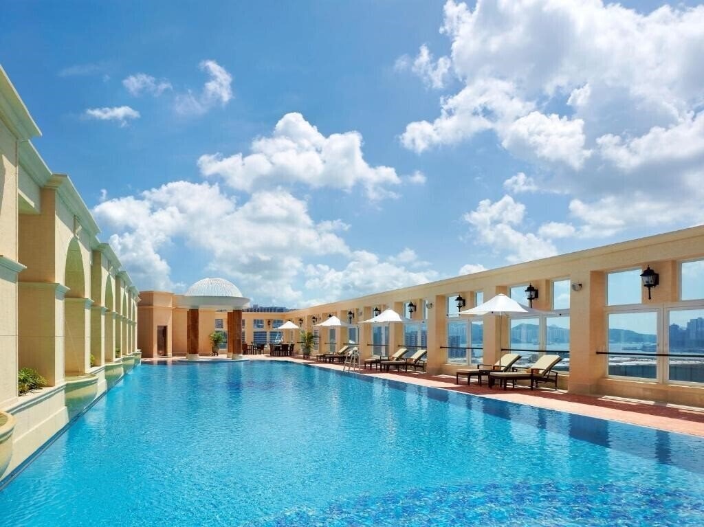 Отель The Royal Garden 5*