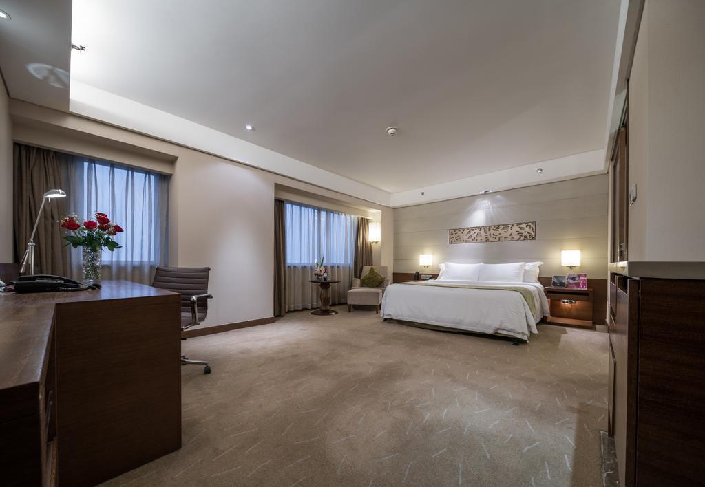 Фотография Crowne Plaza Guangzhou City Centre 5*