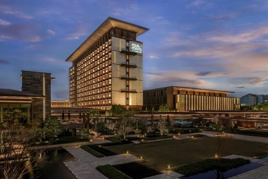 Отель Four Points by Sheraton Guangzhou 5*