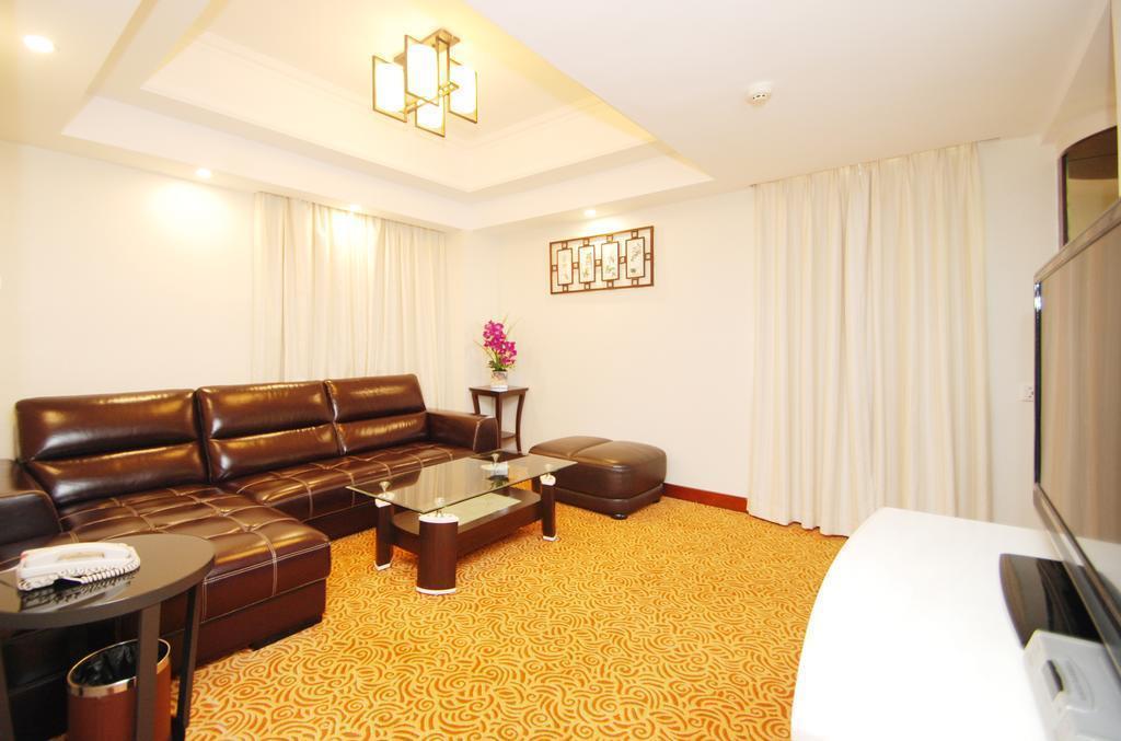 Готель Overseas Chinese Friendship 3*