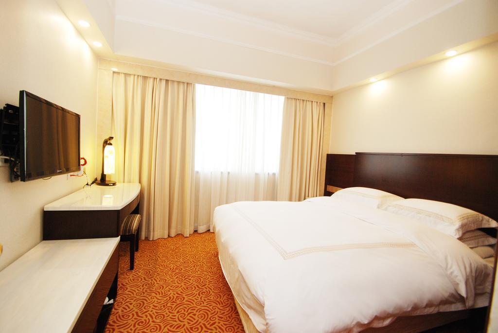 Фотографія Overseas Chinese Friendship 3*