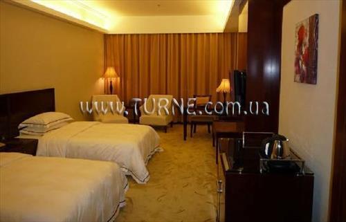 Готель Yifeng Hotel 3*