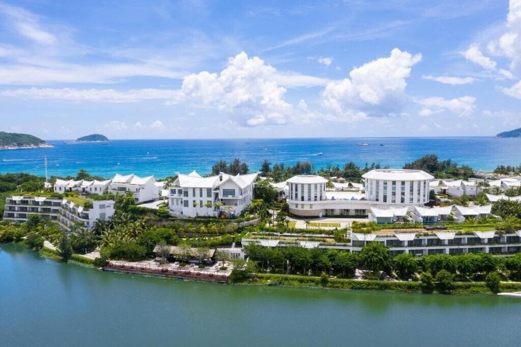 Готель Palace Resort & SPA Yalong Bay Sanya 5*