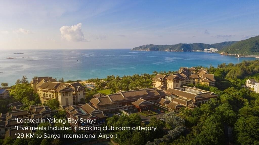 Готель The Ritz-Carlton Sanya Yalong Bay 5*
