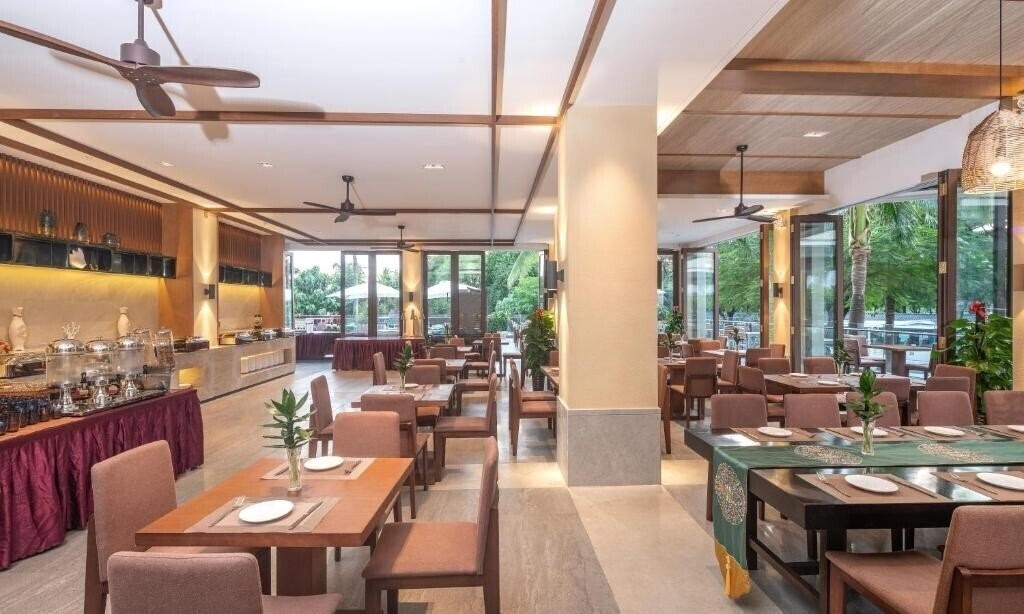 Фотографія South China (ex. Sanya South China Hotel) 4*