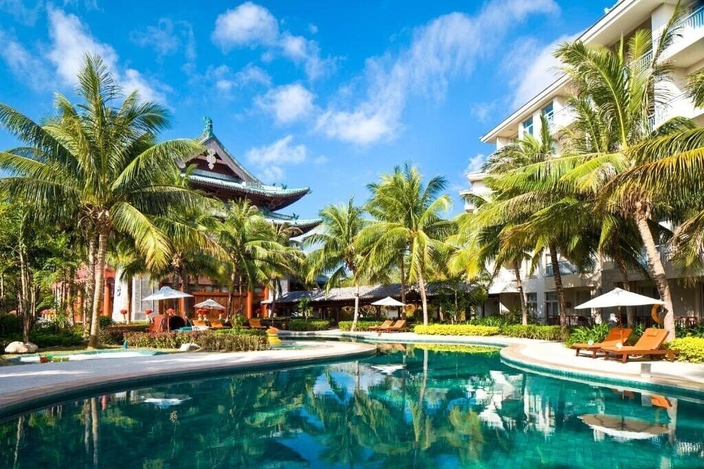 Отель Swissotel Sanya Yalong Bay 5*