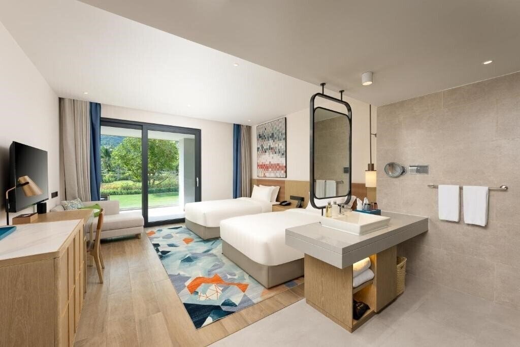 Фото Holiday Inn Hainan Xiangshui Bay by IHG 5*