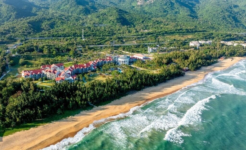 Фотография Holiday Inn Hainan Xiangshui Bay by IHG 5*