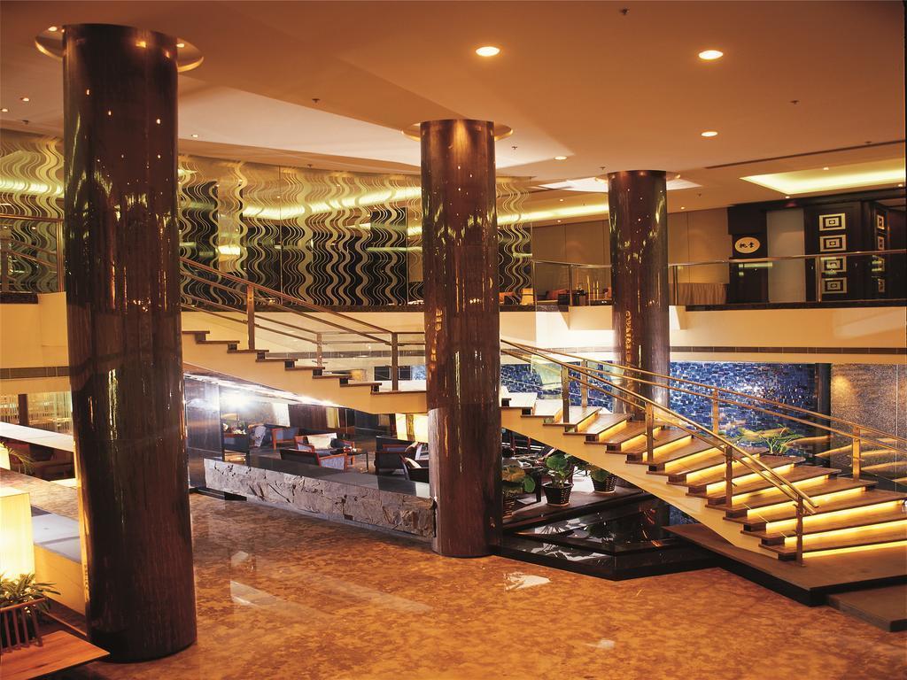 Готель Jinglung 4*