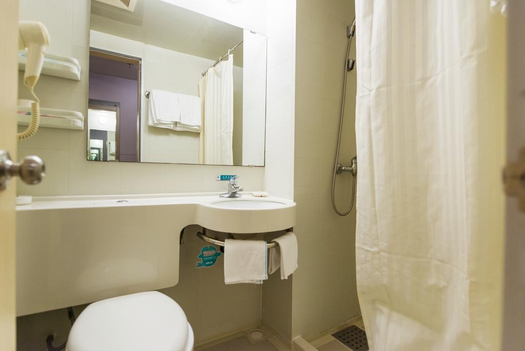 Фотографія Jinjiang Inn Beijing Houhai 2*