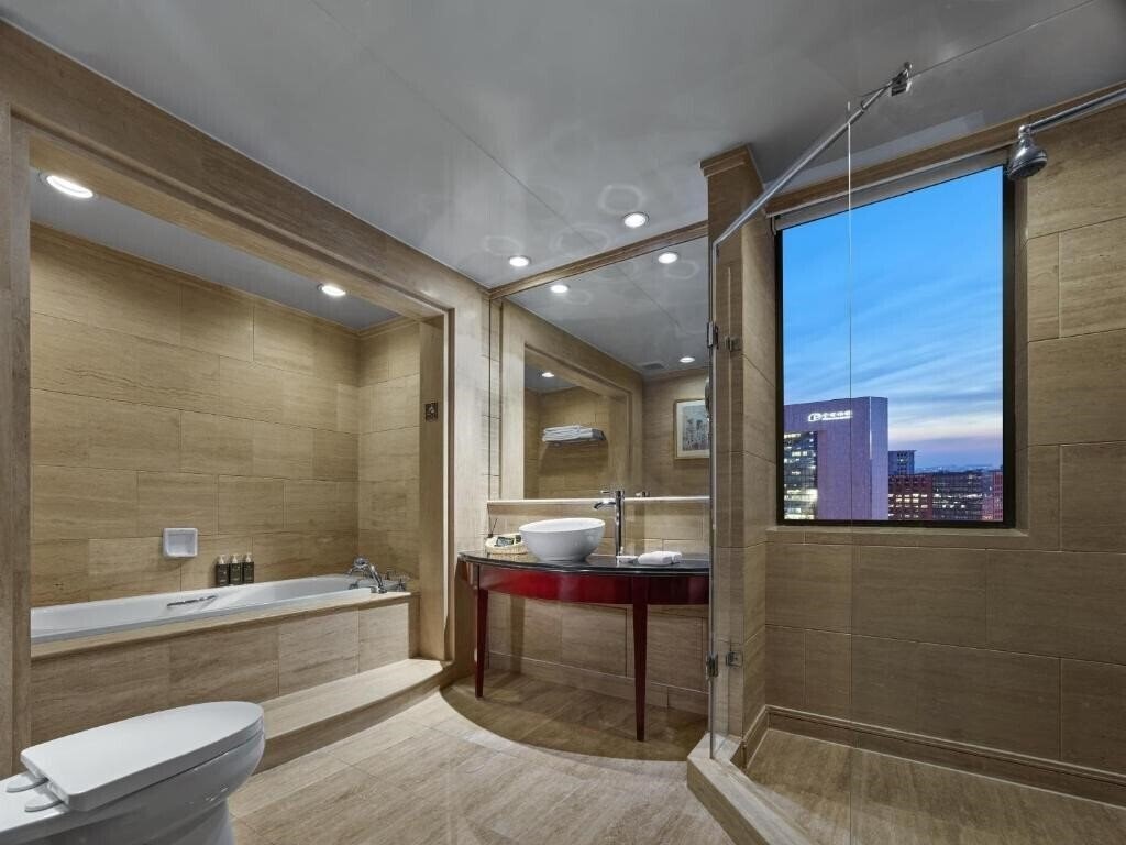 Фото Poly Plaza 4*