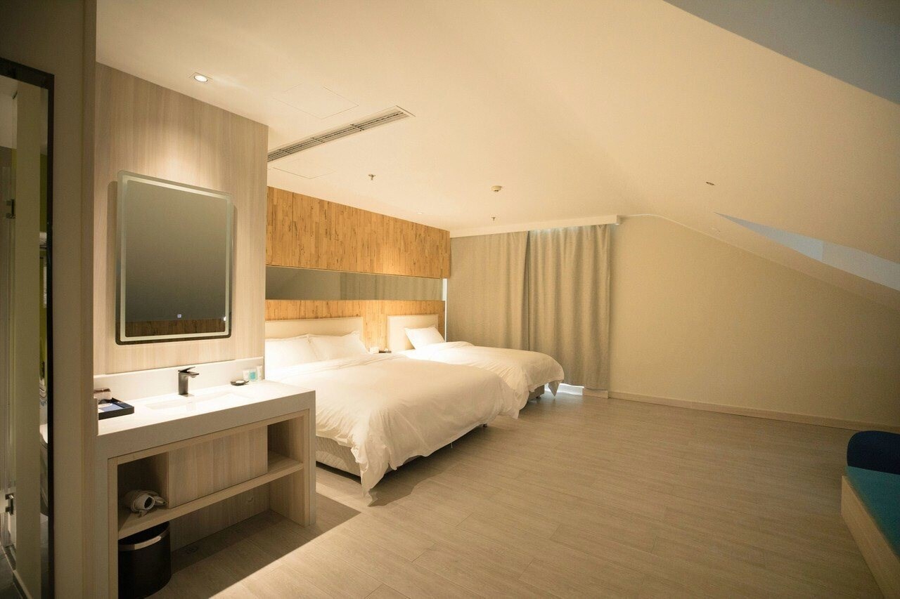 Картинка Shijia Boutique Hotel (Beijing Sanlitun Tuanjiehu Subway Station) 3*