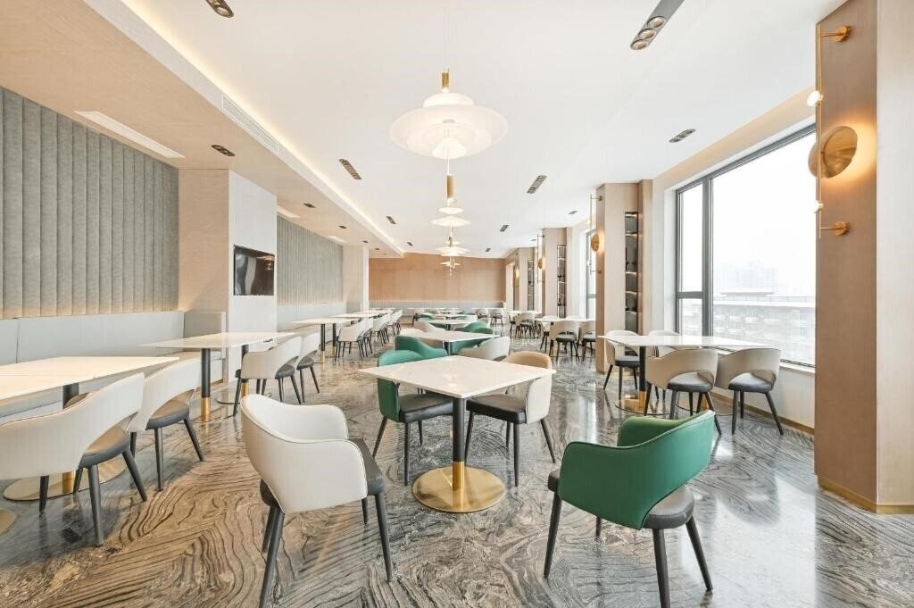 Фотография Atour Hotel Bird's Nest & University of International Business 4*