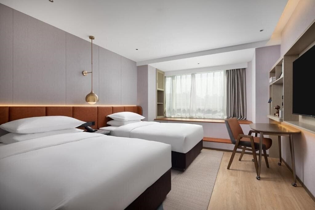Фото Home2 Suites by Hilton Beijing West Railway Station 4*