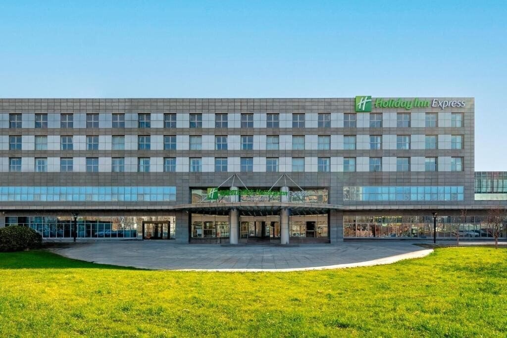 Отель Holiday Inn Express Beijing Conference Center by IHG 4*