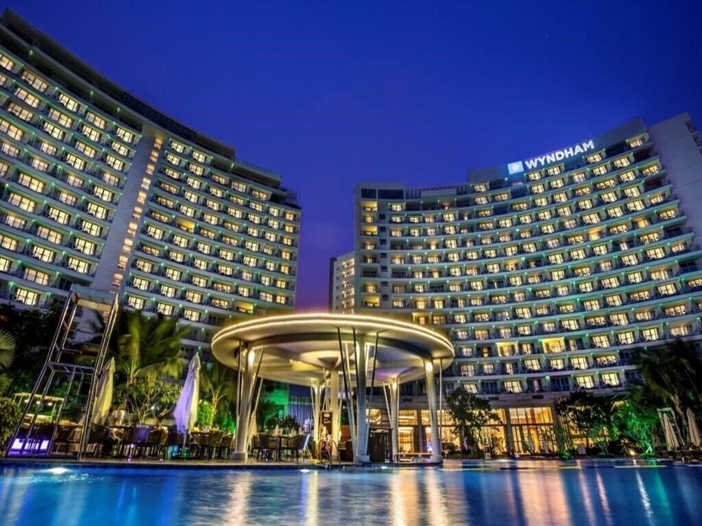Отель Wyndham Sanya Bay 5*