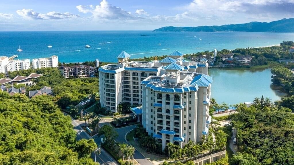 Готель Holiday Inn Yalong Bay 5*