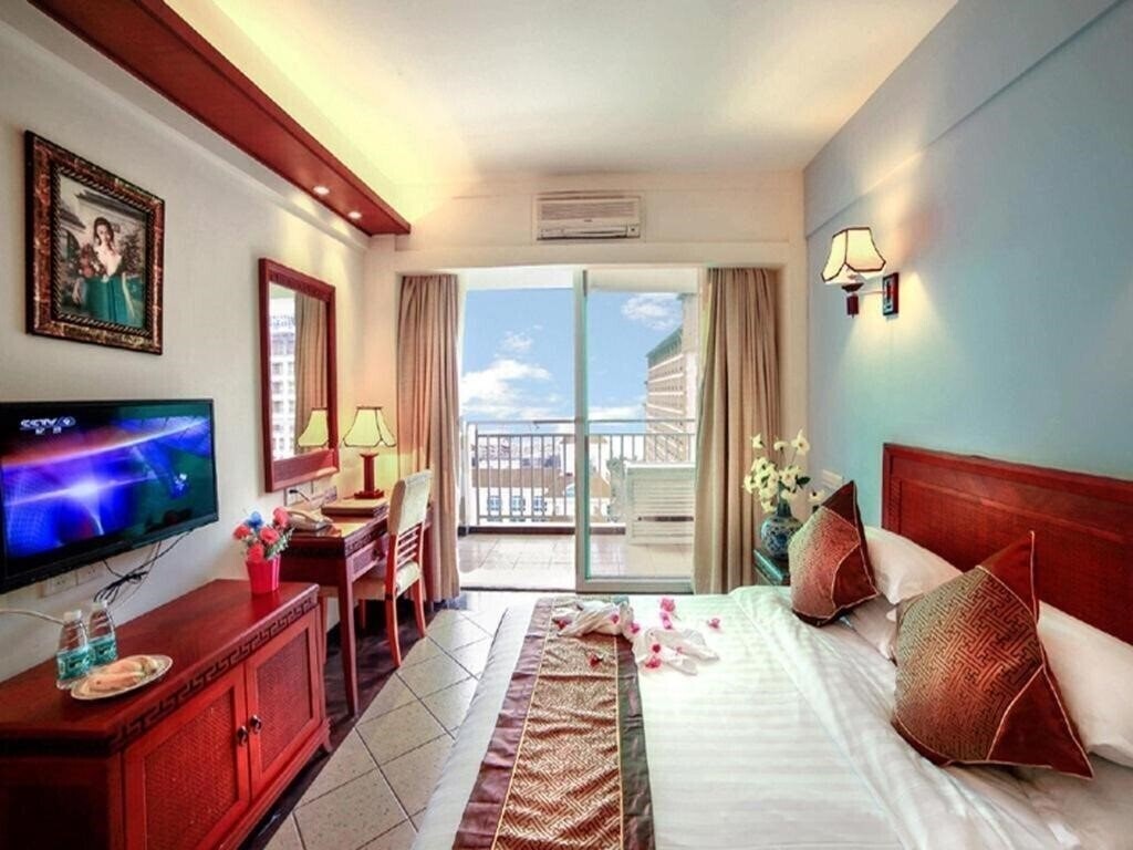 Отель Sanya Hai Yue Bay Holiday Hotel 4*