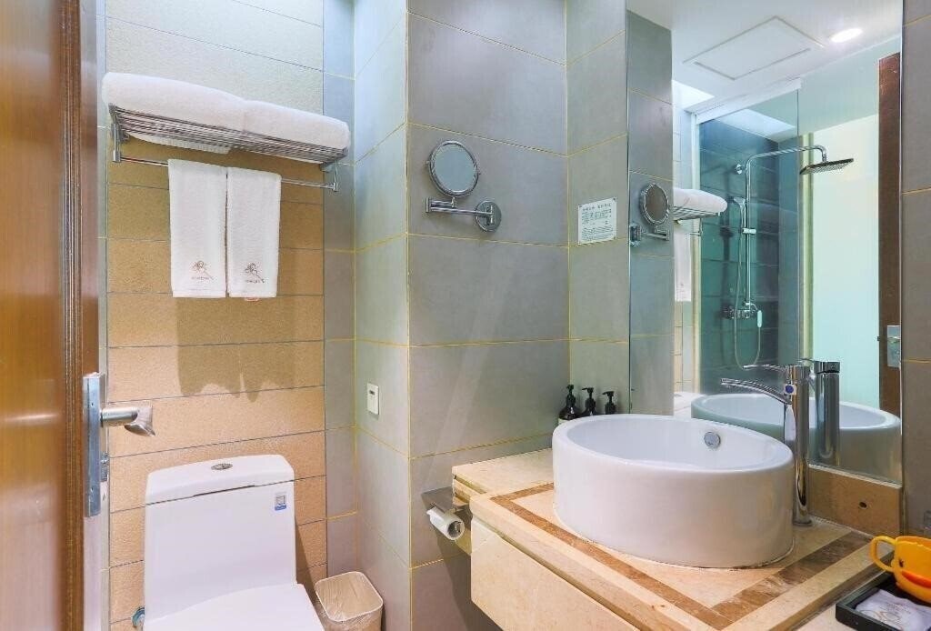 Фото Sanya Hai Yue Bay Holiday Hotel 4*
