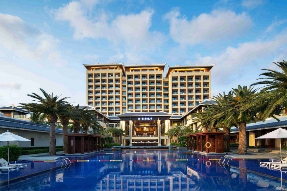 Готель Jinghai Hotel & Resort 5*