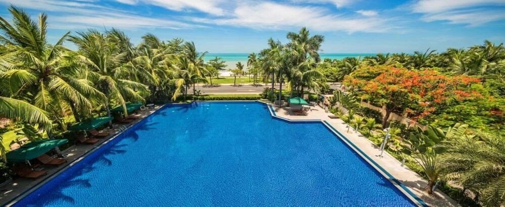 Отель Sanya Yinyun Seaview Hotel 4*