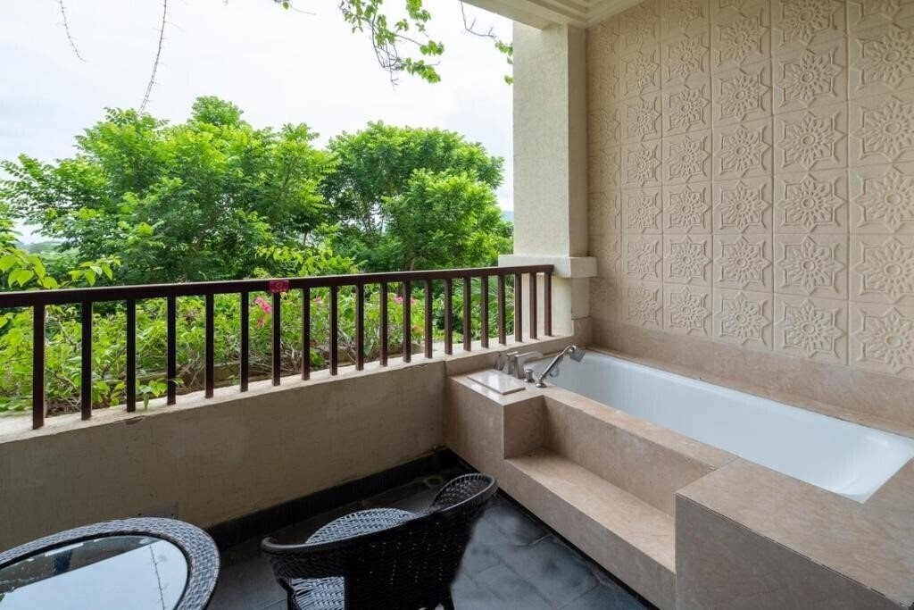 Фотографія Stony Brook Villa Jianguo Resort Sanya 5*