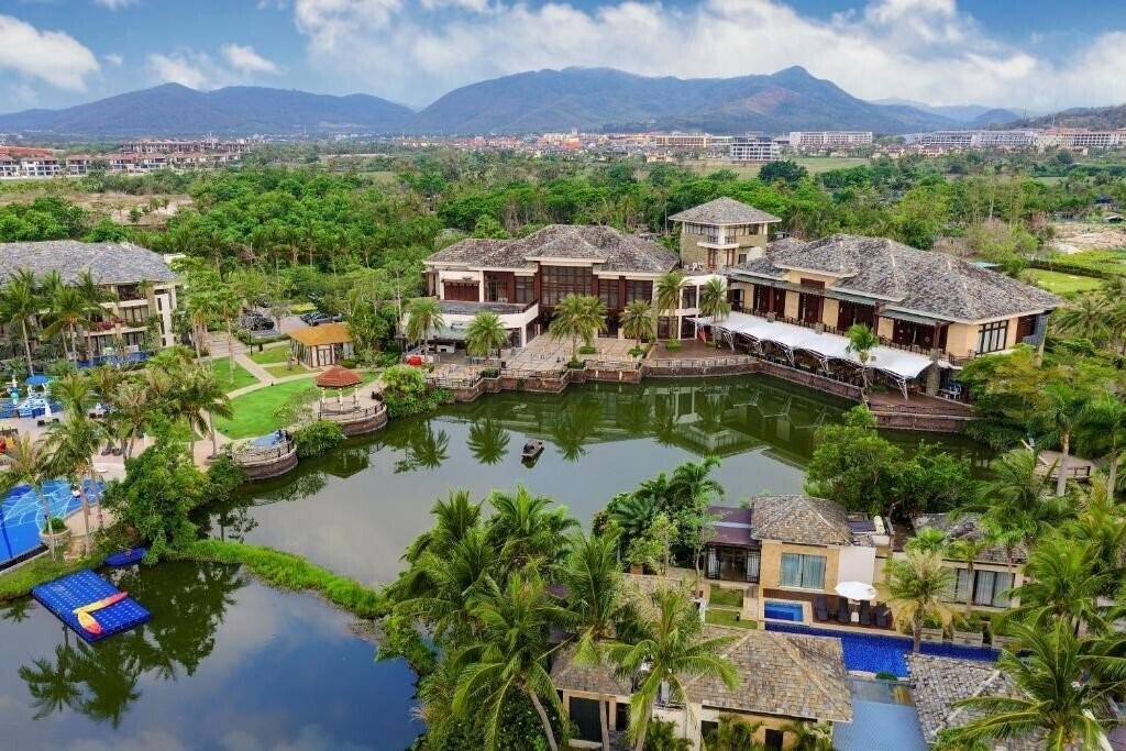 Отель Grand Metro Park Yalong Bay 5*