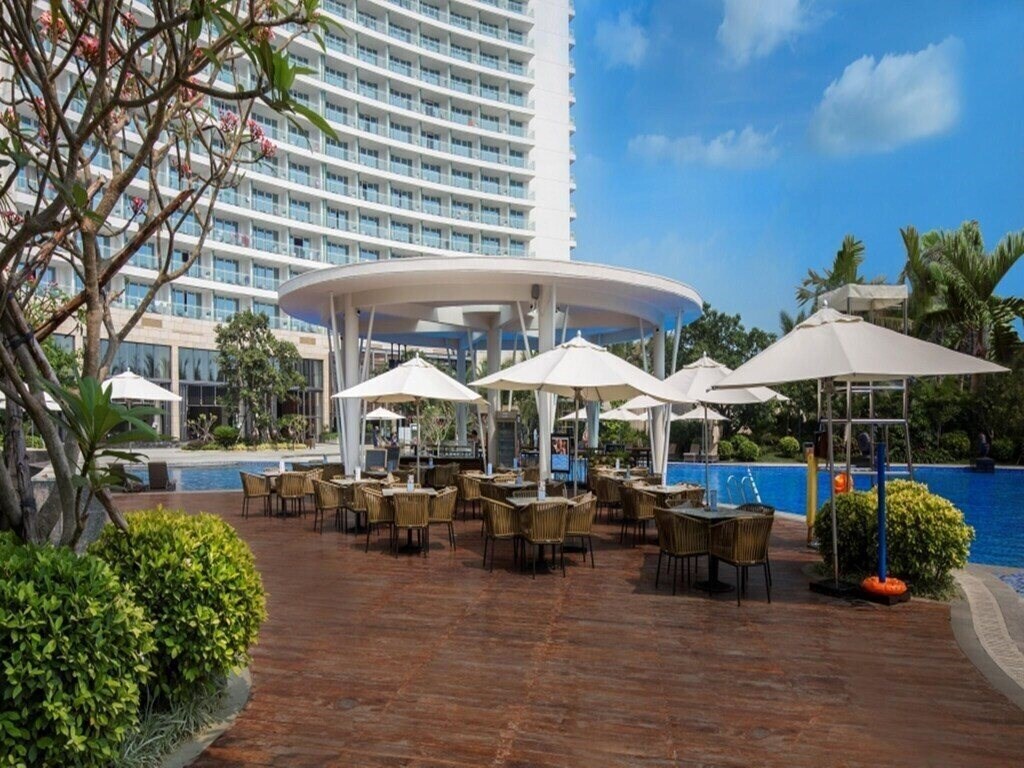 Отель Ramada Plaza by Wyndham Sanya Bay 4*