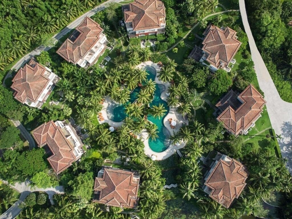Отель Grand Mercure Sanya Yalong Bay 5*
