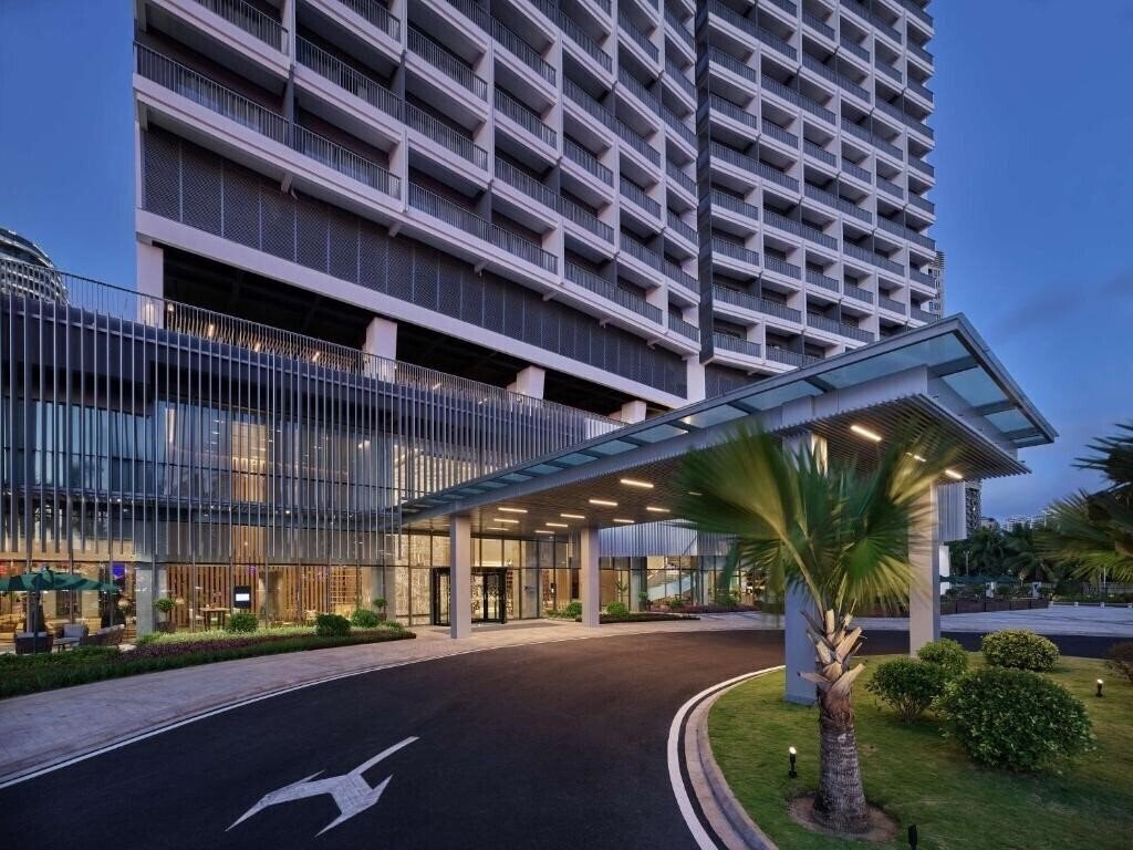 Отель Hilton Garden Inn Sanya 5*