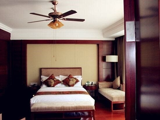Фото Xinjiang Plaza Holiday 4*