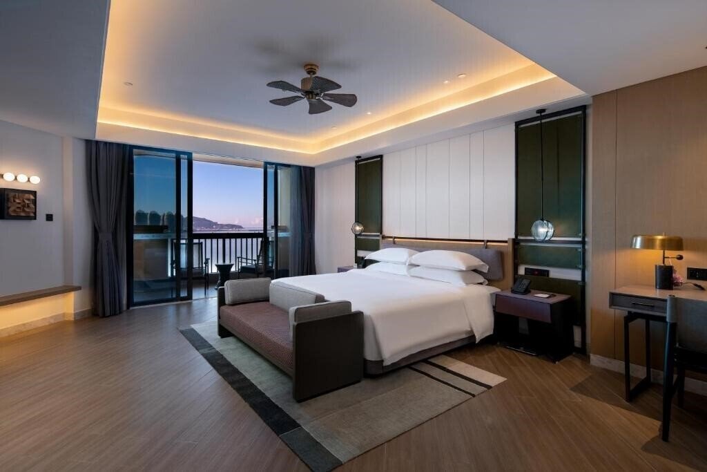Фото Golden Phoenix Seaview Hotel 5*