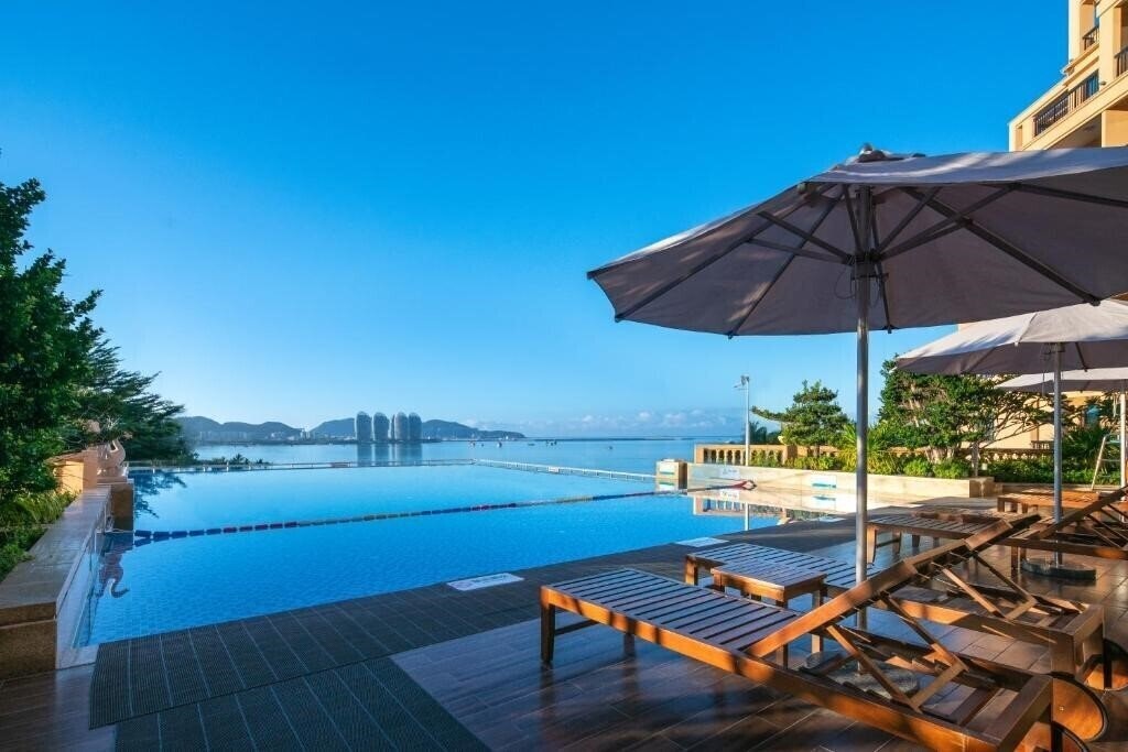 Фотографія Golden Phoenix Seaview Hotel 4*