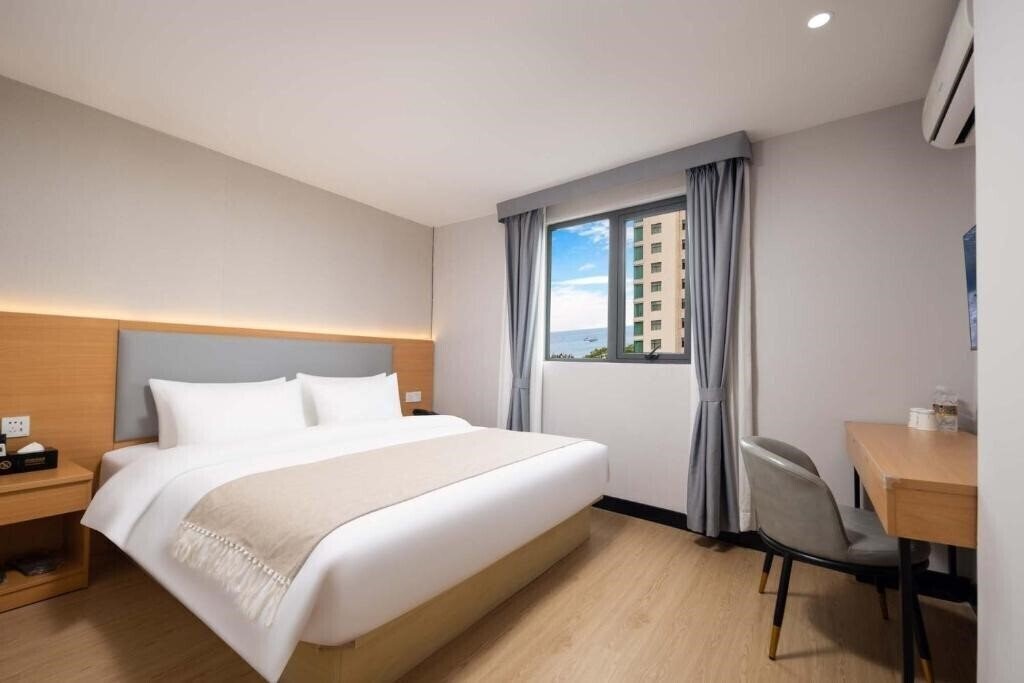 Готель Sanya Guanhailou Hotel 2*