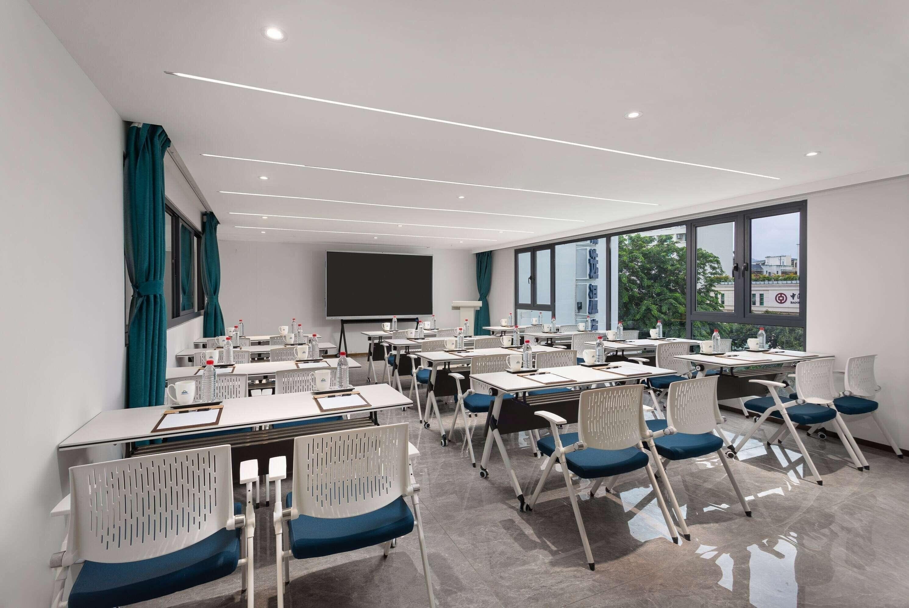 Картинка Days Inn by Wyndham Hainan Sanya Bay 3*
