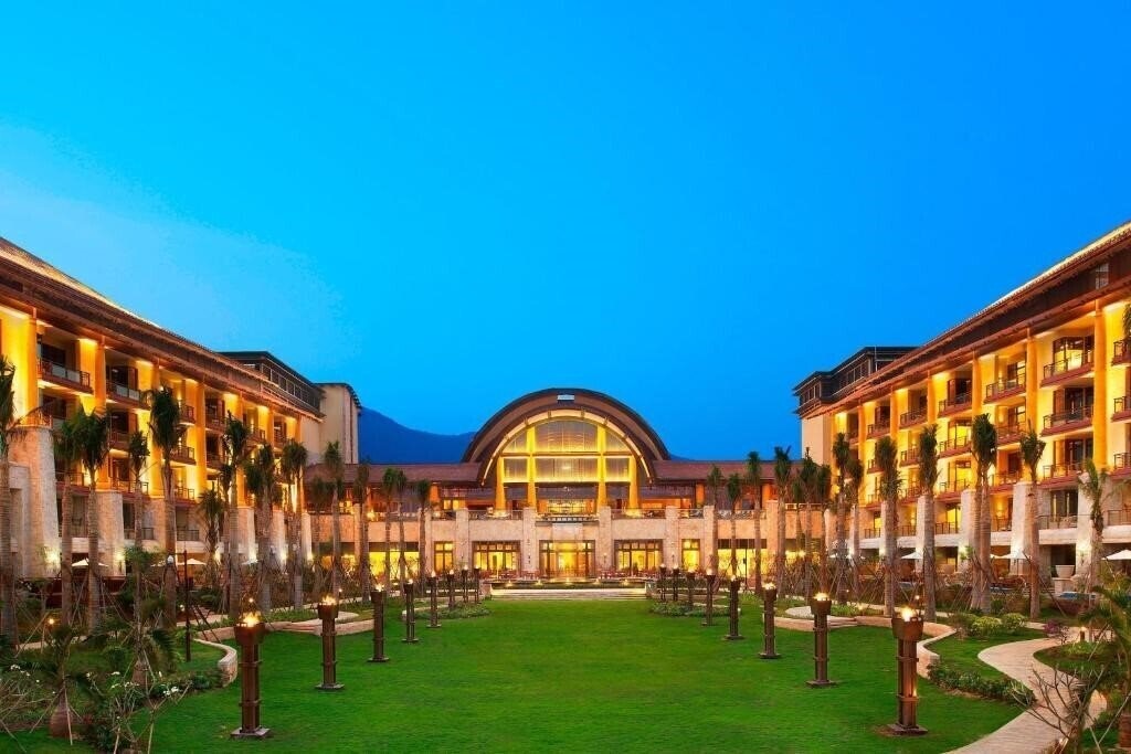 Готель The St. Regis Sanya Yalong Bay Resort 5*