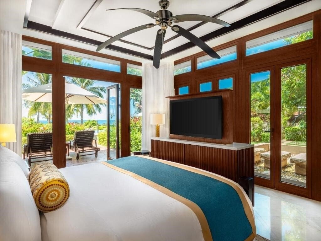 Фото The St. Regis Sanya Yalong Bay Resort 5*