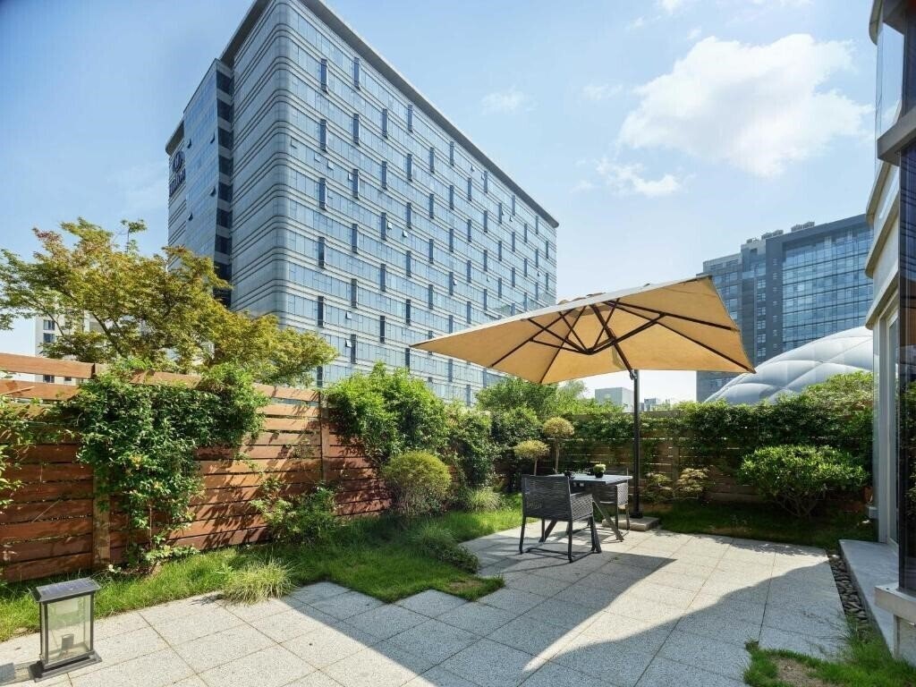 Готель Hilton Shanghai Hongqiao 5*