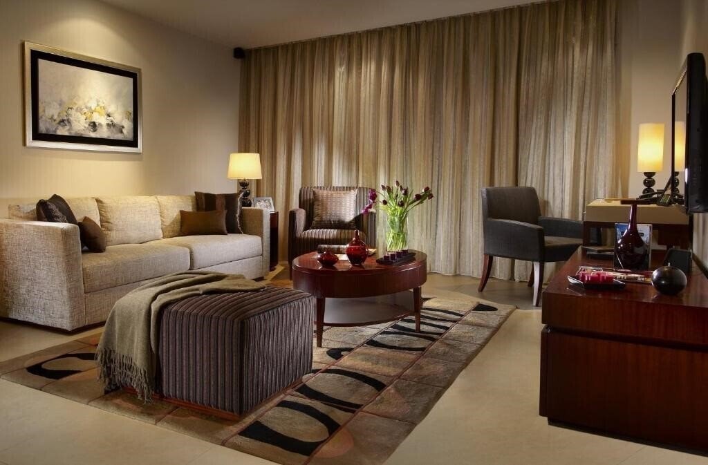 Отель Oakwood Residence Shanghai 4*