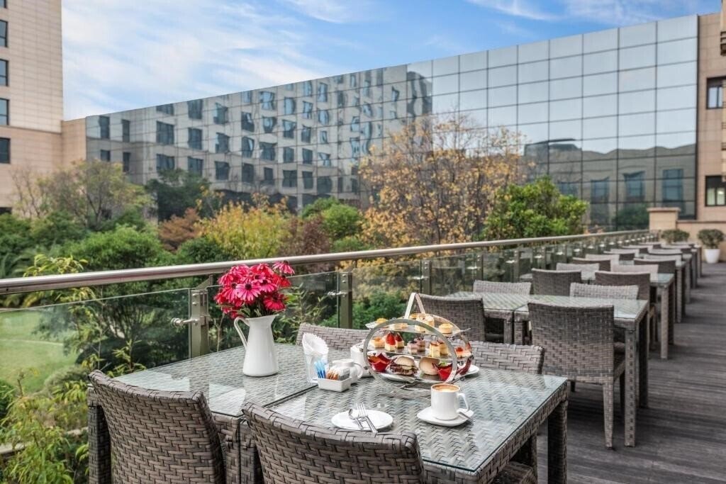 Готель Holiday Inn Shanghai Hongqiao 5*