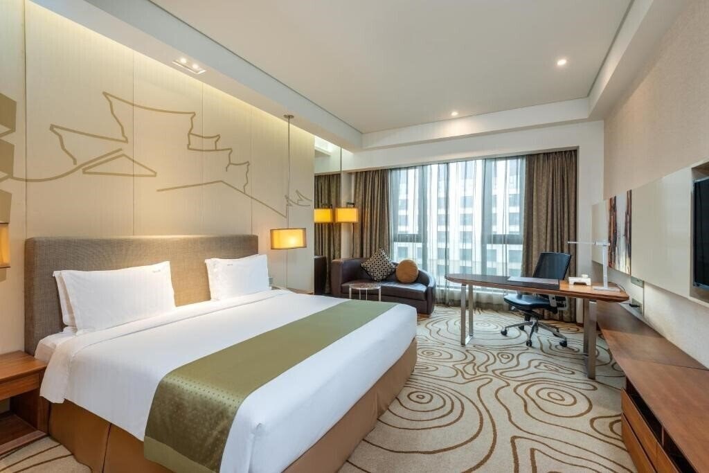 Фото Holiday Inn Shanghai Hongqiao 5*