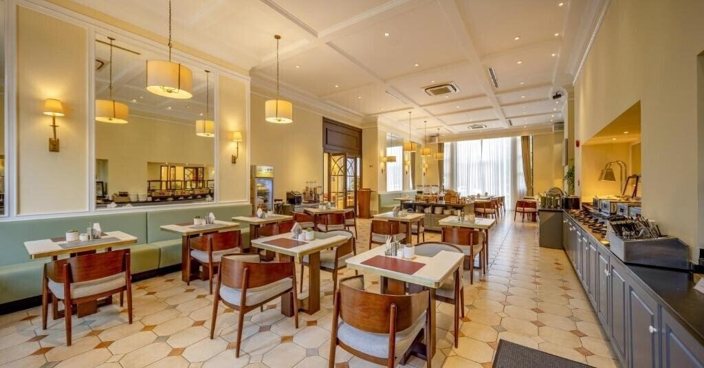 Картинка Green Court Residence City Center 4*