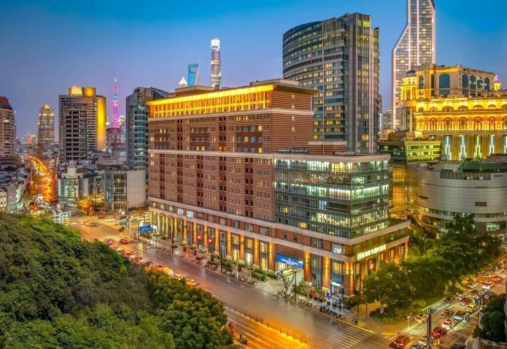 Отель Green Court Residence City Center 4*